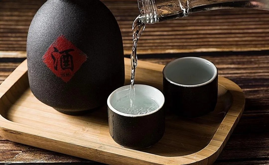 喝酒，不懂礼仪怎么行，牢记喝酒“5大礼仪”，做有品味涵养的人