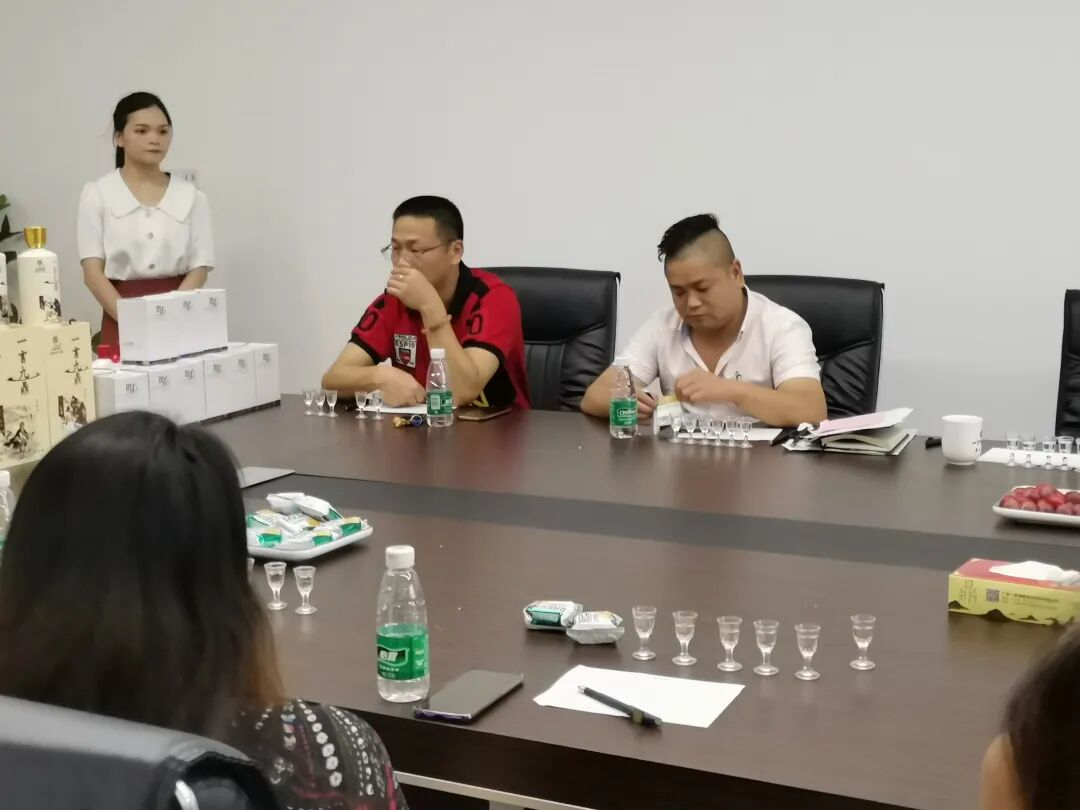 【一言九鼎】第98场主题沙龙品鉴会[做成功男人，喝一言九鼎]完美落幕