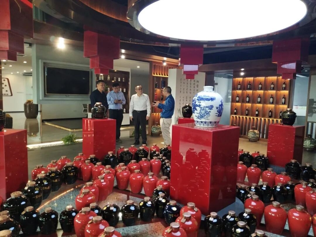 东莞市工商联领导莅临一言九鼎酒业考察工作！